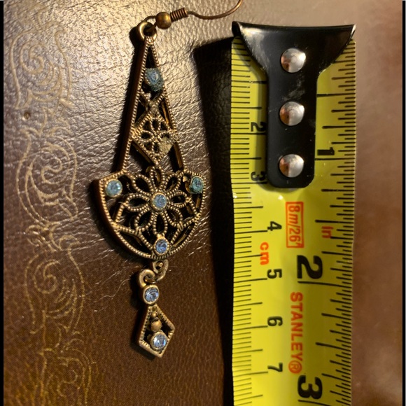 🌸Vintage Gold Tone Filigree Earrings🌺 - Picture 6 of 8